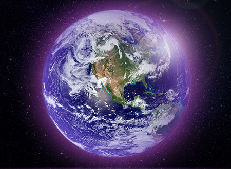 Planeta Tierra brillando envuelto en llama violeta