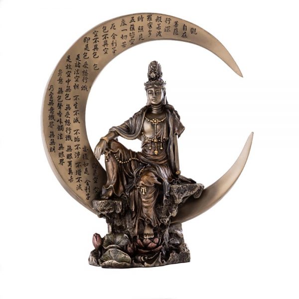 Estatua Kuan Yin agua y luna en luna creciente